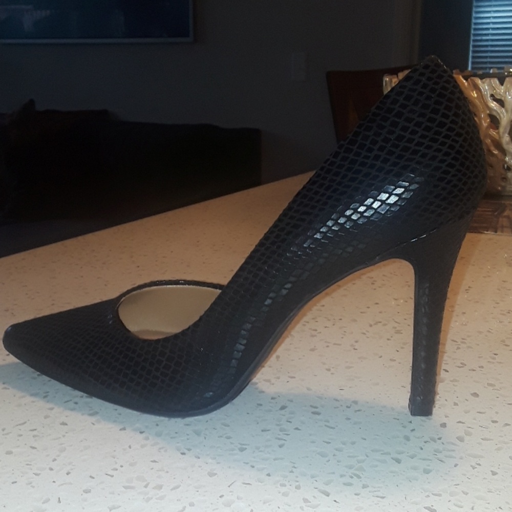 Heels - Picture 4 of 4